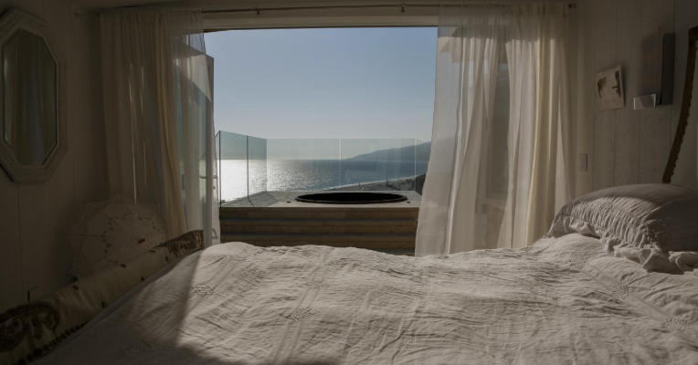 beach bedroom aesthetic