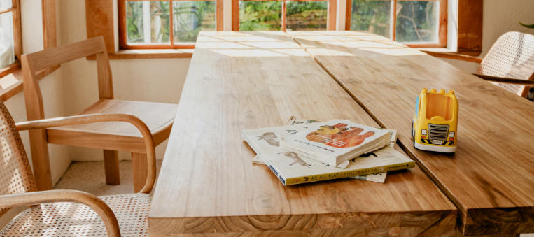 oak dining table