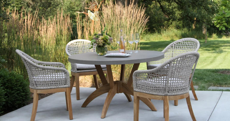 outdoor dining table set