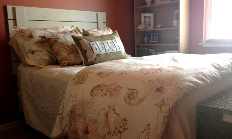 beach themed guest bedroom
