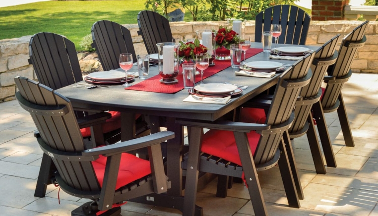 outdoor dining table and chairs