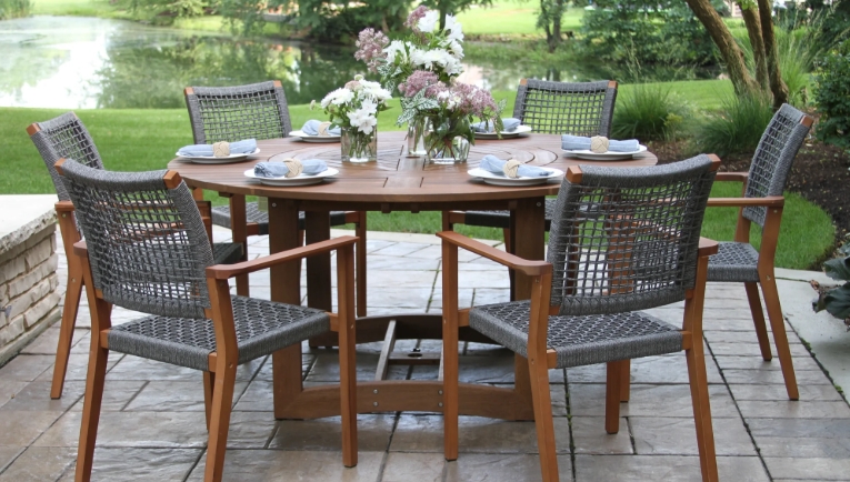 round dining set