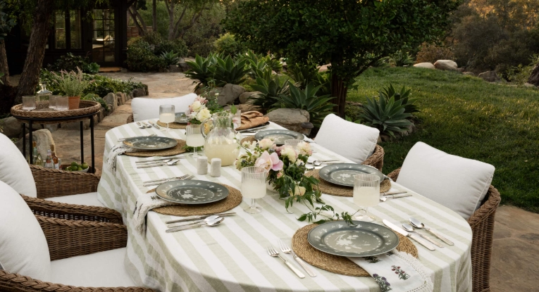 garden dining table