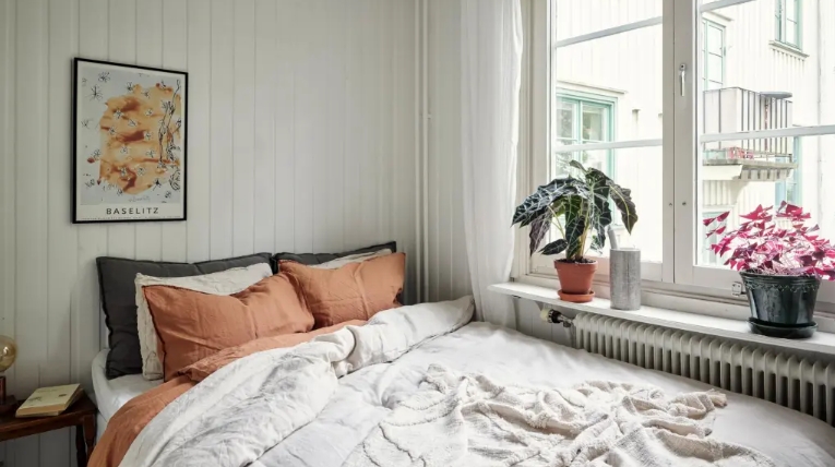 coastal shiplap bedroom