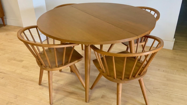 dining table and 4 chairs