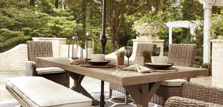 outdoor dining table