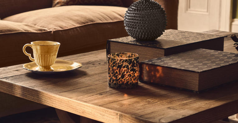 How to Keep Coffee Table Decor Clutter-Free