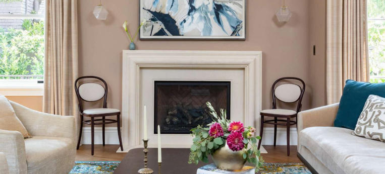 How to Choose the Perfect Vase for Your Coffee Table