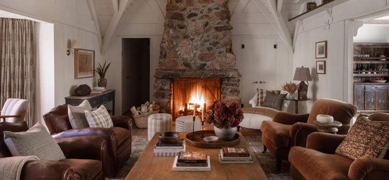 Cozy Maple Tone Living Room Color Concepts