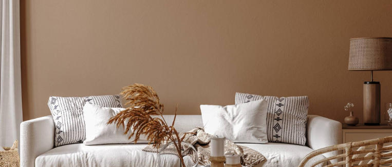 Warm Toffee Color Ideas for Living Rooms