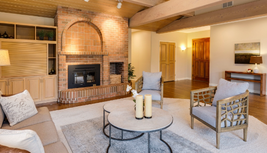 How Lighting Affects Warm Living Room Colors