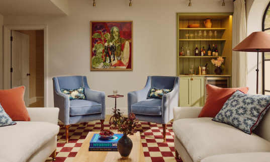 How to use bold colors in small living rooms