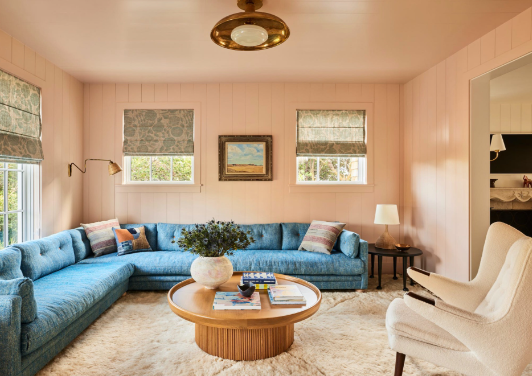 Matching decor colors in small living rooms