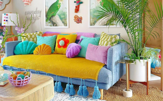 How to layer colors in small living rooms