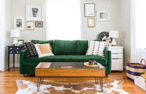 Color matching with wooden furniture in small living rooms