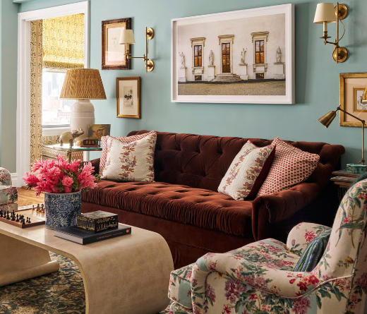 Energetic color schemes for small living rooms